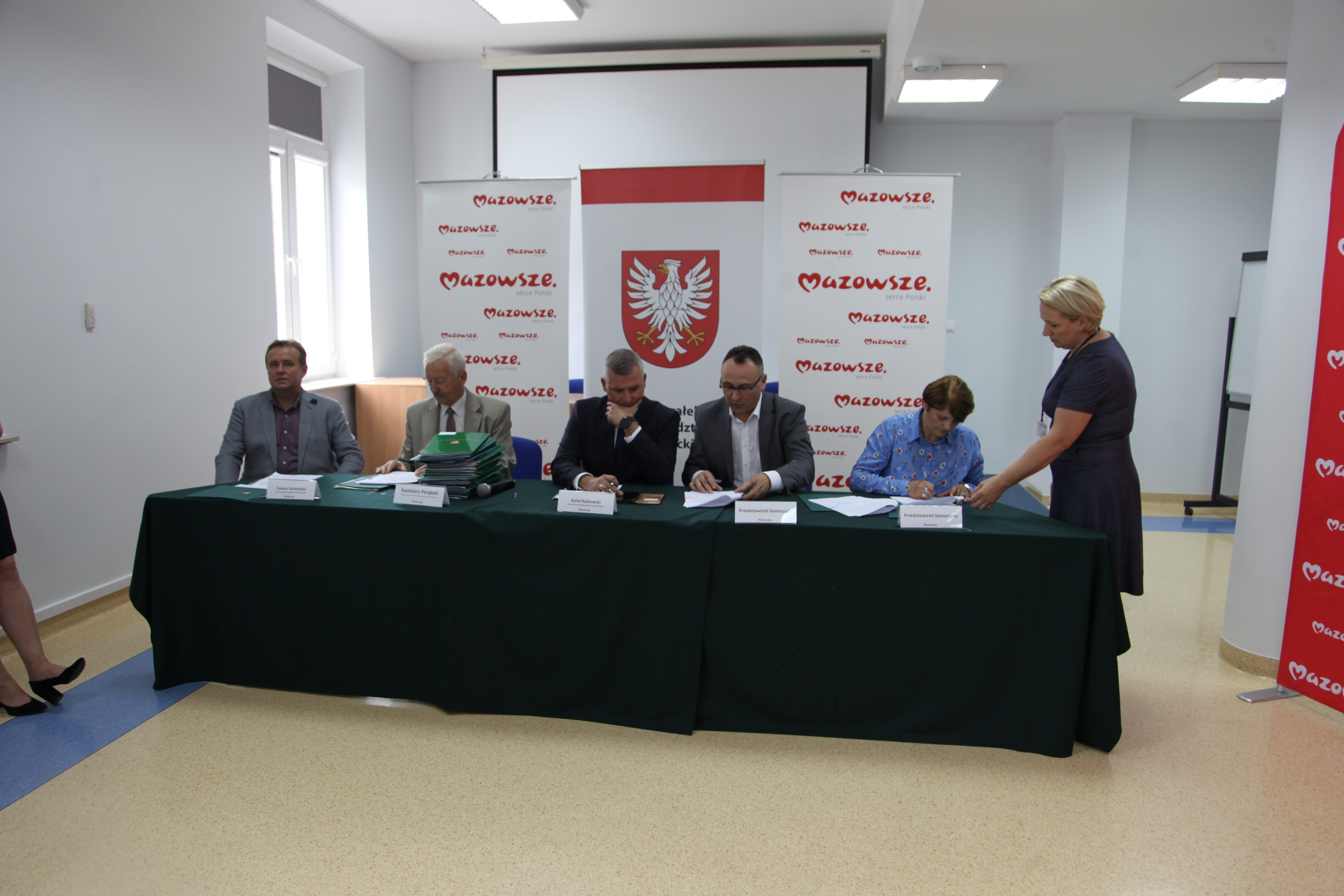 Podpisanie umów przez Pana Burmistrza Tomasza Matlakiewicza